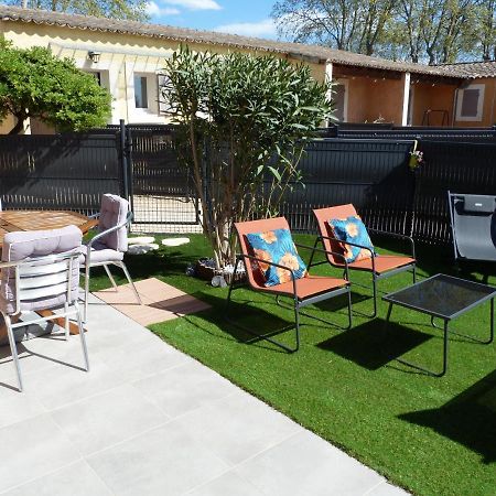 Appart Cosy Avec Son Exterieur Chaleureux,Piscine Et Parking Prive Fontvieille Exteriör bild
