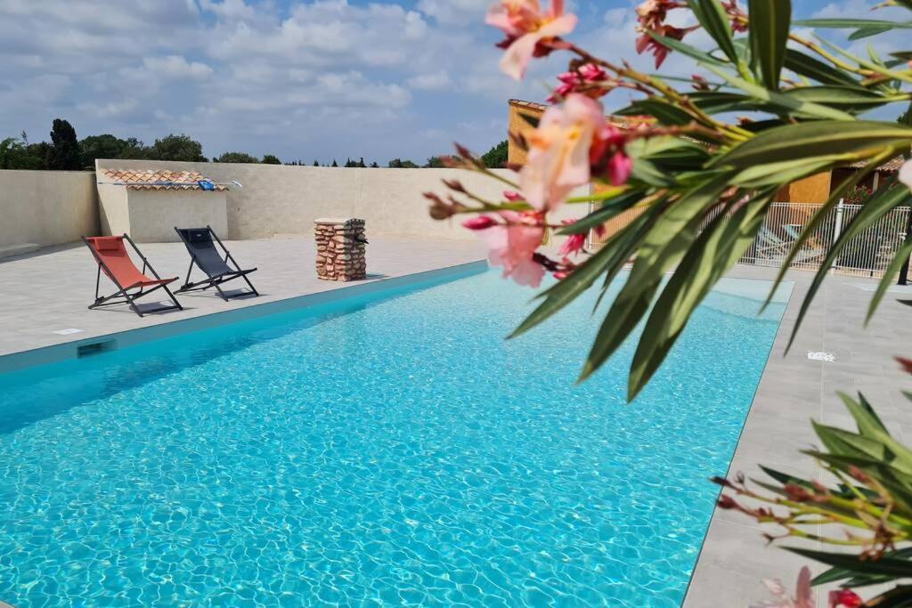 Appart Cosy Avec Son Exterieur Chaleureux,Piscine Et Parking Prive Fontvieille Exteriör bild