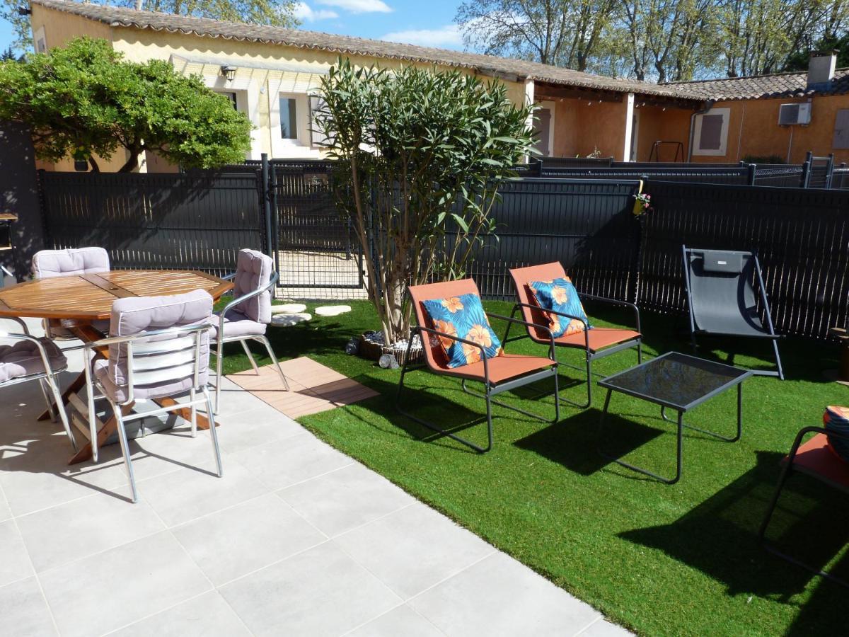 Appart Cosy Avec Son Exterieur Chaleureux,Piscine Et Parking Prive Fontvieille Exteriör bild