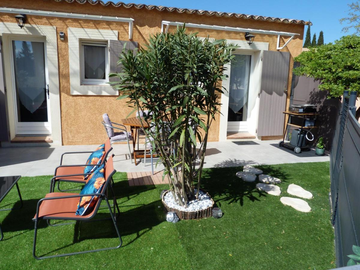 Appart Cosy Avec Son Exterieur Chaleureux,Piscine Et Parking Prive Fontvieille Exteriör bild